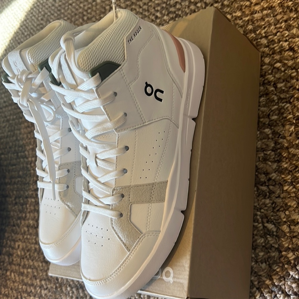 Women’s On Cloud “The Roger”